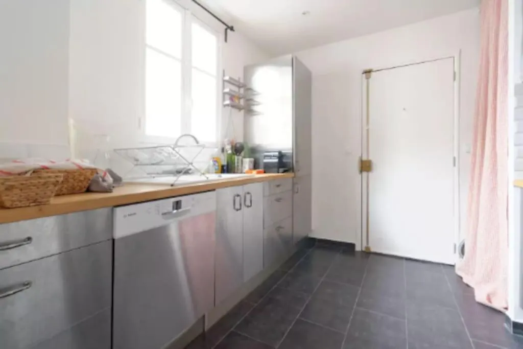 Spacious And Very Quiet Apartment Paris