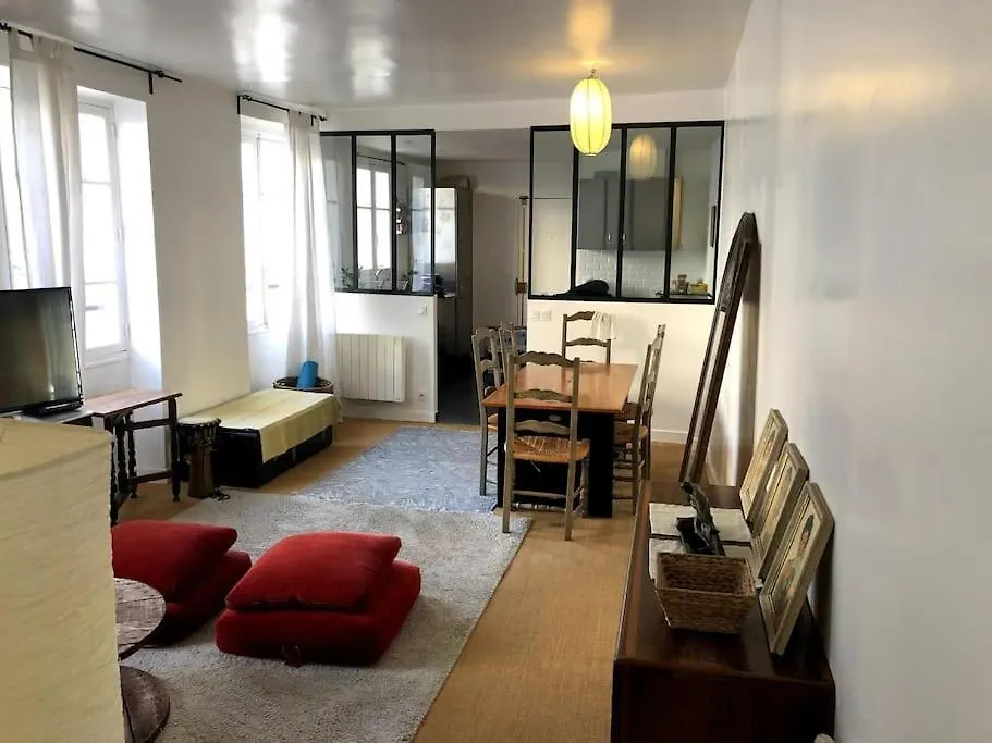 Spacious And Very Quiet Apartment Paris France